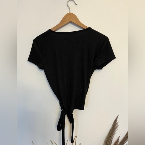 YMI Black Short Sleeve Wrap Blouse size large - Picture 3 of 5